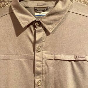 Men’s Columbia short sleeve button down shirt
